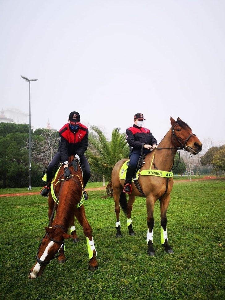 Caddebostan Sahili’nde atlı polisler devriye gezdi G5