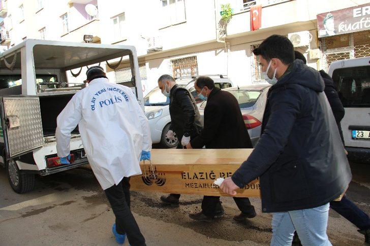 Yaşlı adam evinde ölü bulundu, ondan geriye  köpeği kaldı G1