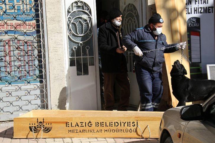 Yaşlı adam evinde ölü bulundu, ondan geriye  köpeği kaldı G2