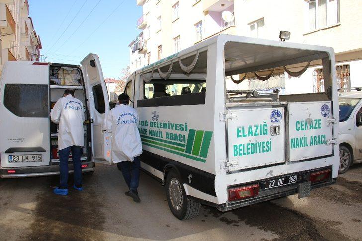 Yaşlı adam evinde ölü bulundu, ondan geriye  köpeği kaldı G4