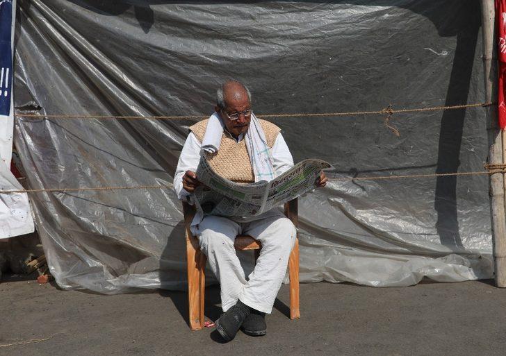 Hindistan’da yolları kapatan çiftçilerden oturma eylemi G2