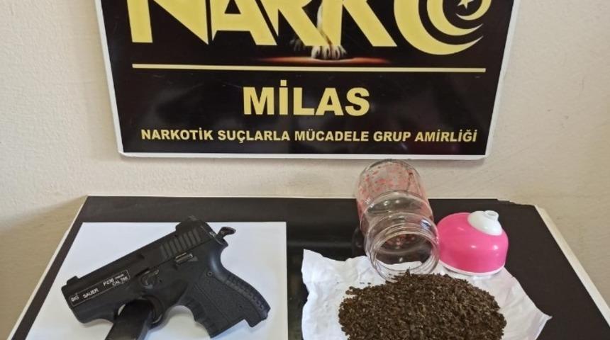 Şok uygulamada esrar ve silah ele ge&ccedil;irildi