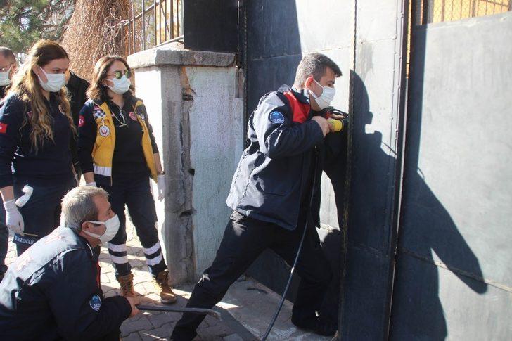 Ekipler bıçaklanan gence ulaşmak için seferber oldu G2