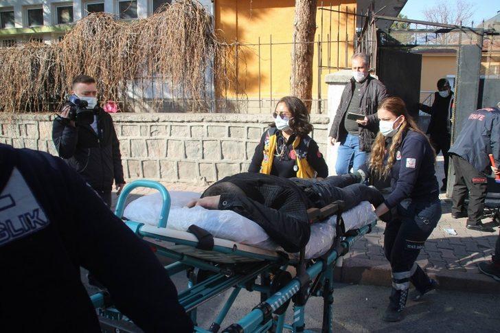 Ekipler bıçaklanan gence ulaşmak için seferber oldu G4