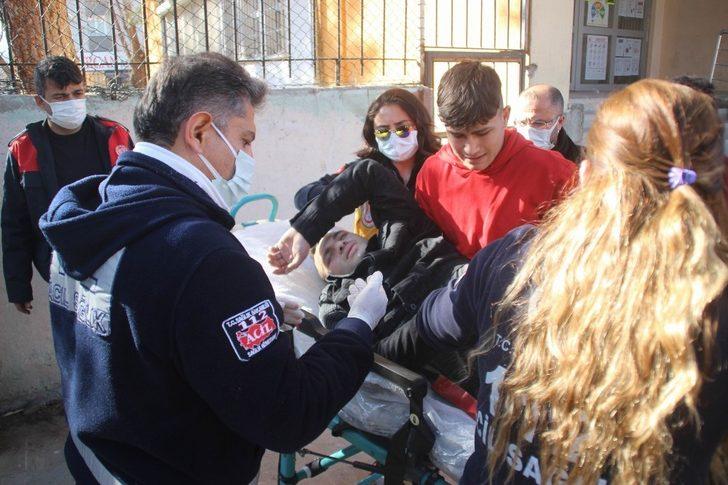 Ekipler bıçaklanan gence ulaşmak için seferber oldu G5