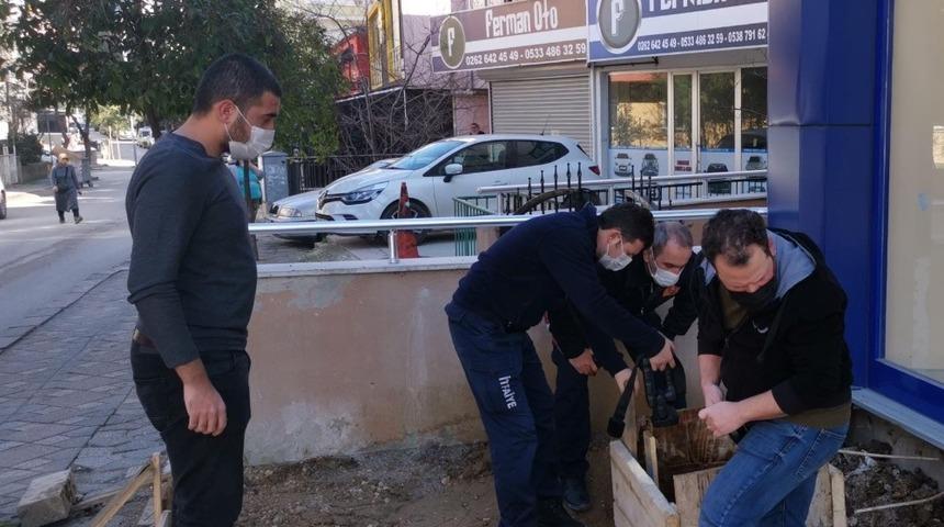 Kuyuya düşen kedinin yardımına itfaiye ekipleri koştu