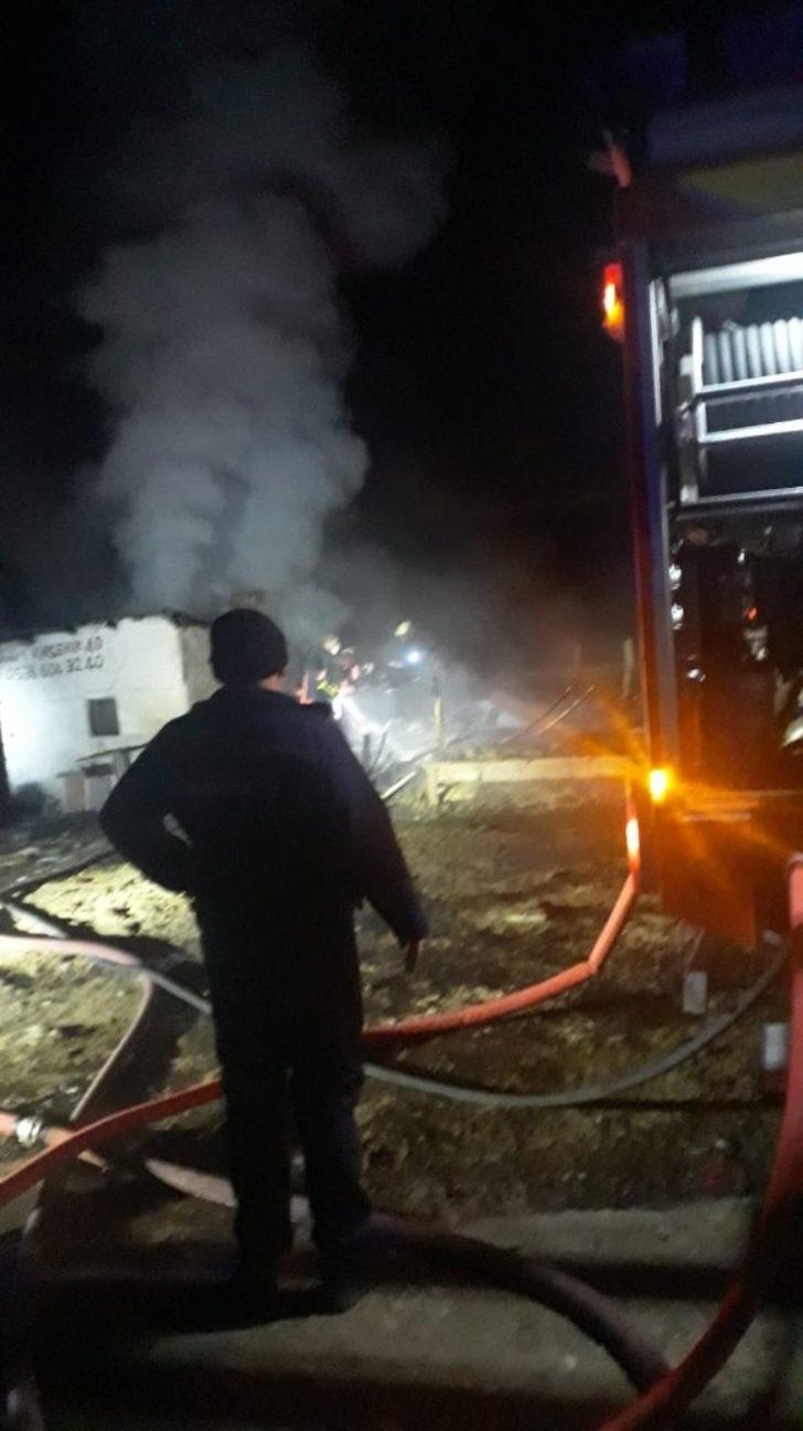 Koyunları yanan Ayşe Teyzenin gözyaşları yürekleri burktu G2