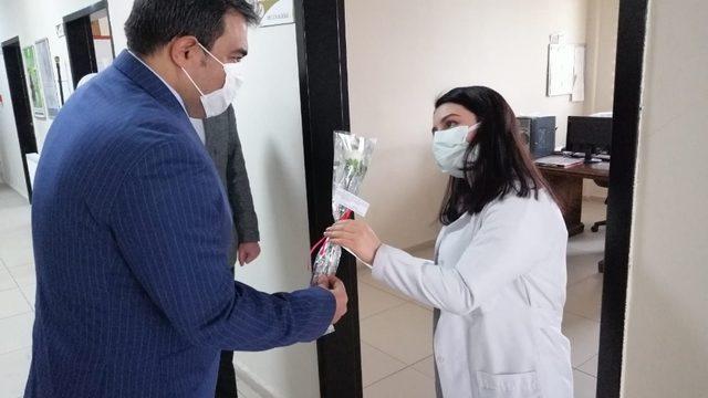 Diyadin Kaymakamı ve Belediye Başkan Vekili Balcı sağlık çalışanlarını unutmadı