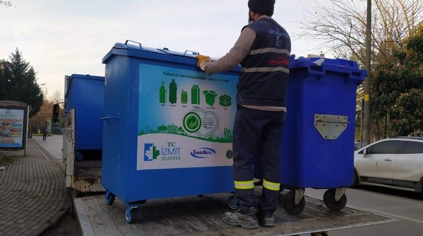 Yahyakaptan&rsquo;a 60 tane geri d&ouml;n&uuml;ş&uuml;m konteyneri konuldu