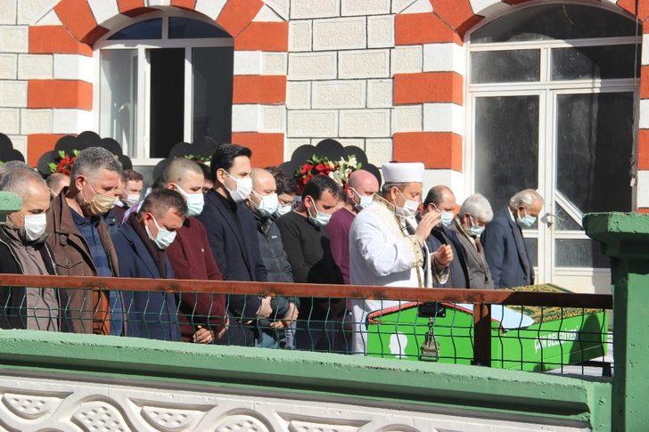 AK Parti’li meclis üyesi toprağa verildi G3