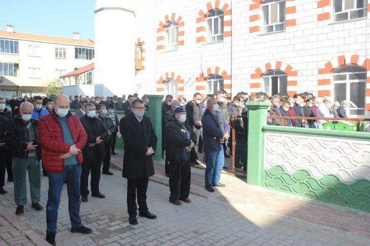 AK Parti’li meclis üyesi toprağa verildi G4