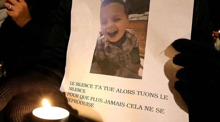 Fransa: 3 yaşındaki çocuğu döverek öldürdüklerini ağızlarından kaçıran çifte hapis cezası