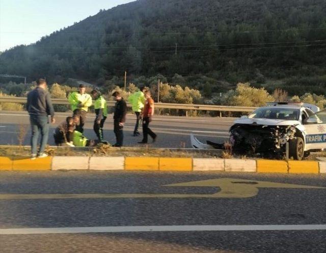 Ula’da trafik polisleri kaza yaptı