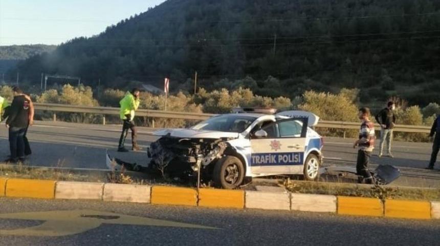 Ula&rsquo;da trafik polisleri kaza yaptı