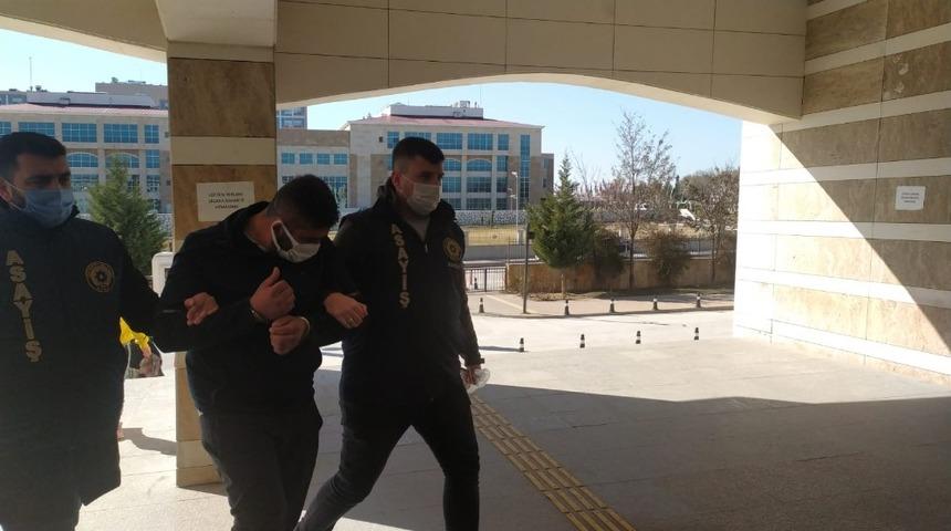 Alkol y&uuml;z&uuml;nden &ccedil;ıkan tartışmada eşini silahla yaralayan koca tutuklandı