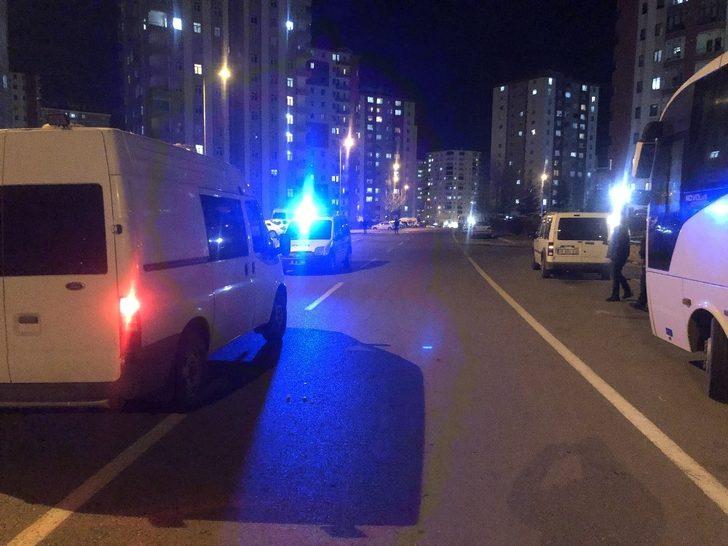 Yol kenarındaki şüpheli çanta polisi harekete geçirdi G4