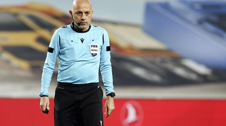  Fenerbahçe-Galatasaray maçı sonrası Cüneyt Çakır'a tepki!