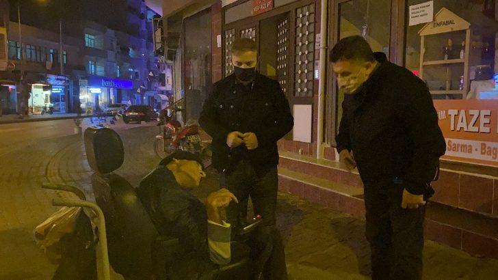 Yolu kaybeden engelli adam polis tarafından bulunup ailesine teslim edildi G1
