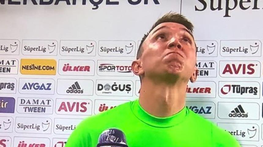 Ma&ccedil; sonunda Muslera g&ouml;zyaşlarını tutamadı!