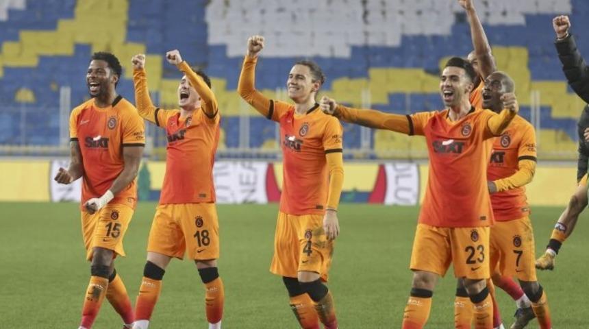 Galatasaray'dan Fenerbahçe'ye 4 yıldız göndermesi