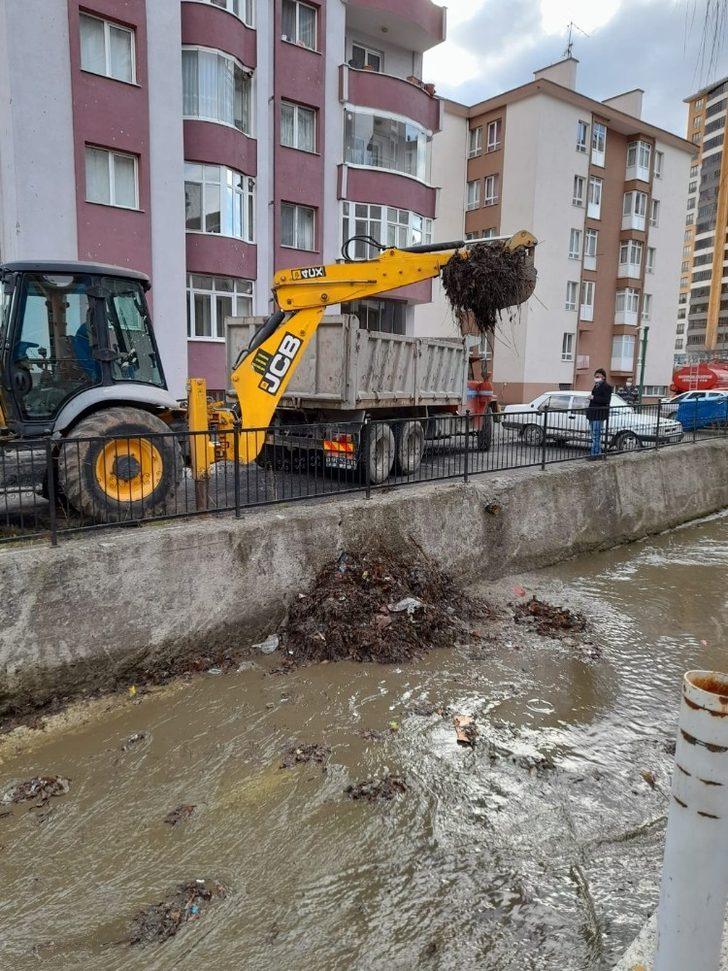 Kastamonu’da derelerde biriken çöpler temizleniyor G2
