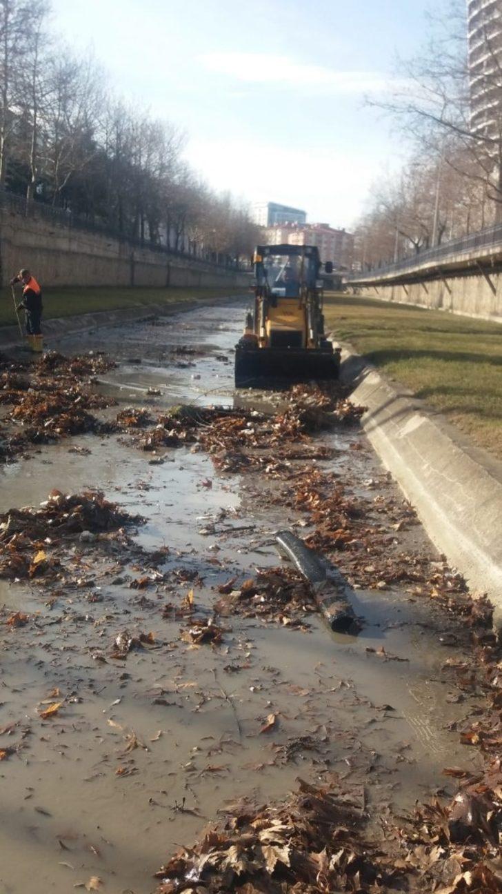 Kastamonu’da derelerde biriken çöpler temizleniyor G3