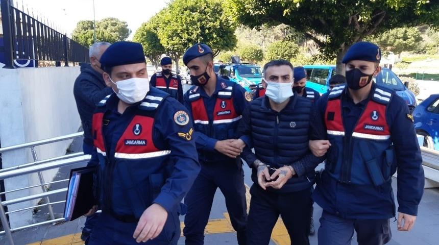 Adliye girişi 'Bu işten beraat ederim sonu kötü olur' dedi, tutuklandı