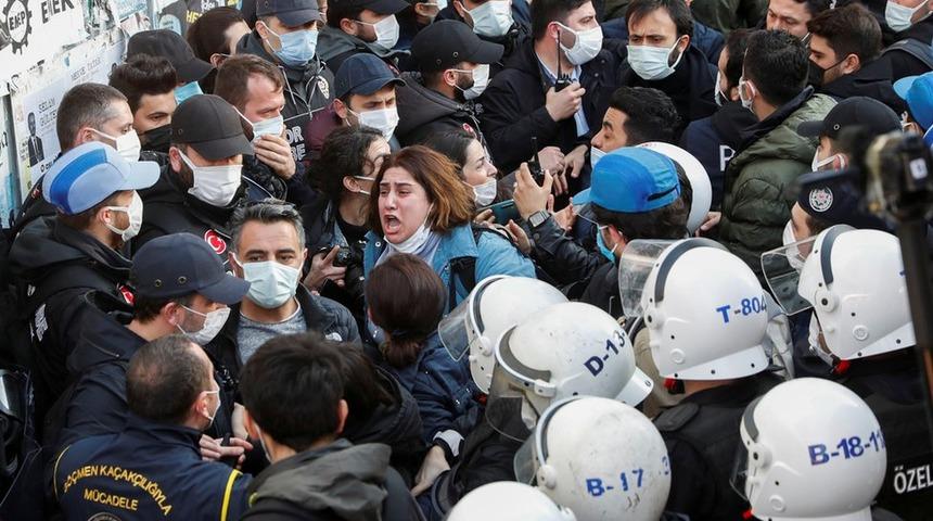 Kadıköy'de Boğaziçi Üniversitesi'ne rektör atanmasını protesto edenlerin eylemlerine katılan 4 kişi daha tutuklandı