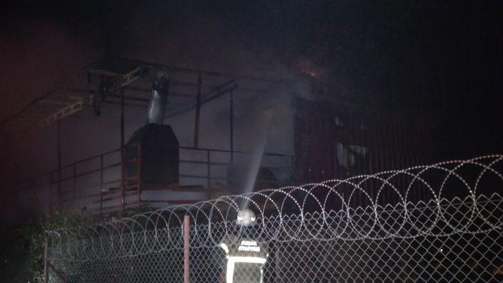 Bursa’da çiftlik evinde çıkan yangın geceyi gündüze çevirdi G3