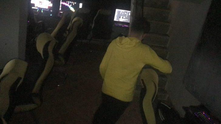 Bursa’da internet kafeye polis baskını, havalandırmadan kaçmaya çalıştılar G2