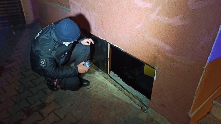 Bursa’da internet kafeye polis baskını, havalandırmadan kaçmaya çalıştılar G4