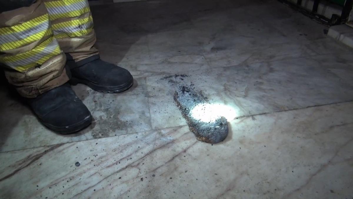 Bursa&rsquo;da terliklerin tutuşması sonucu &ccedil;ıkan yangın mahalleliyi sokağa d&ouml;kt&uuml;