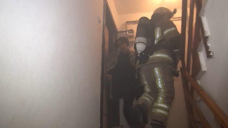 Bursa’da terliklerin tutuşması sonucu çıkan yangın mahalleliyi sokağa döktü G3