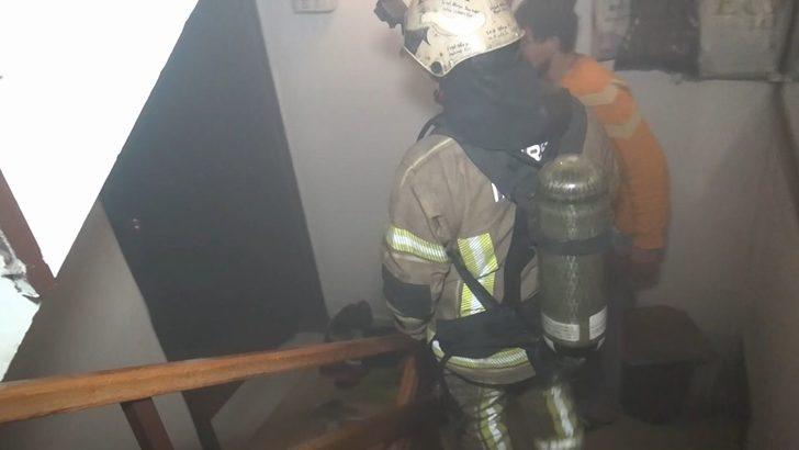 Bursa’da terliklerin tutuşması sonucu çıkan yangın mahalleliyi sokağa döktü G4