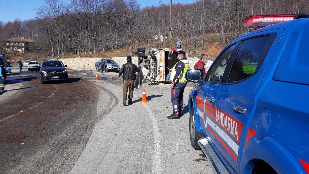 Uludağ yolunda kamyonun devrilme anı kamerada
