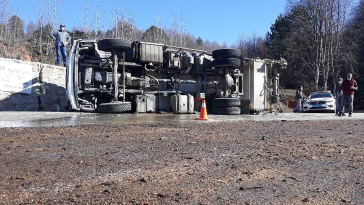 Uludağ yolunda kamyonun devrilme anı kamerada G3