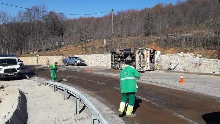 Uludağ yolunda kamyonun devrilme anı kamerada G4