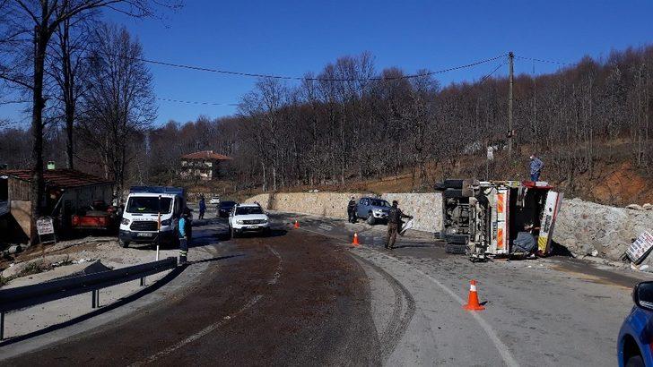 Uludağ yolunda kamyonun devrilme anı kamerada G5