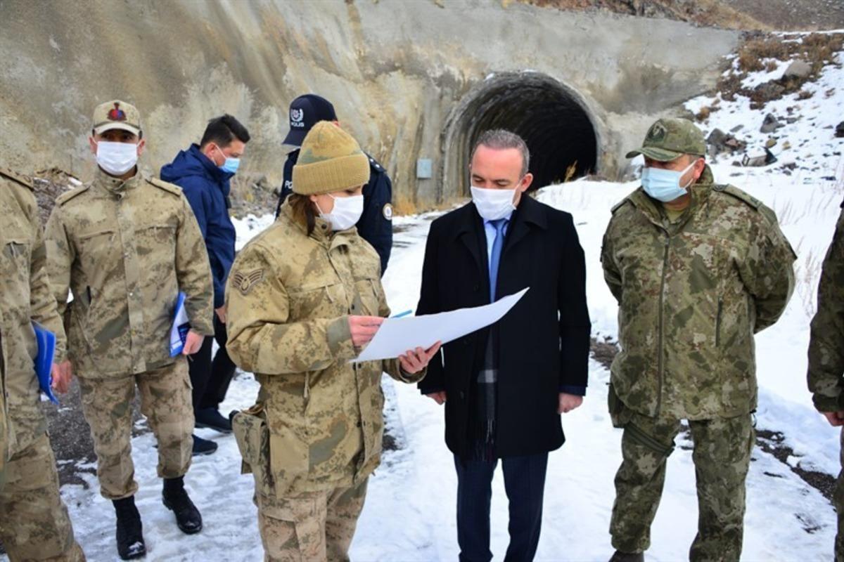 Vali &Ouml;ner, BTK Demiryolu T&uuml;neli ve Aktaş Sınır Kapısında incelemelerde bulundu