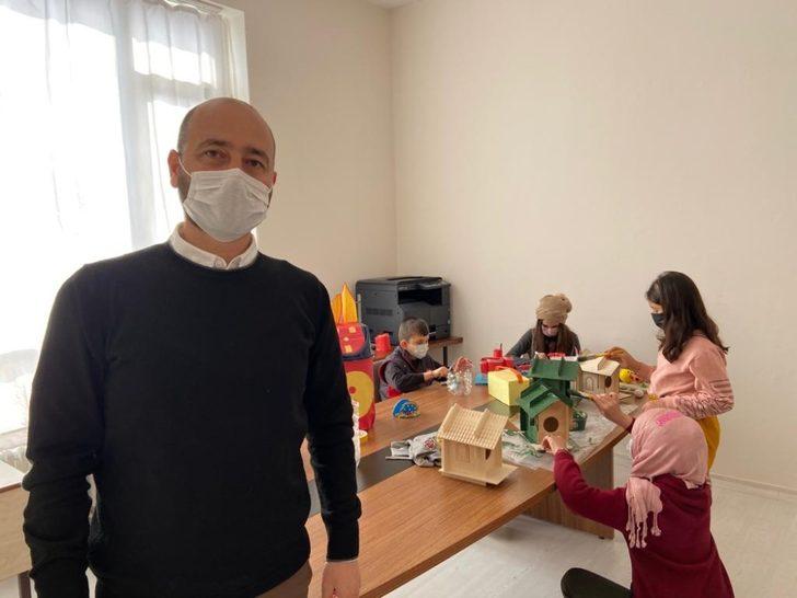 Mecidiye Ortaokulu’nda atık malzemeler eşyaya dönüşüyor G4