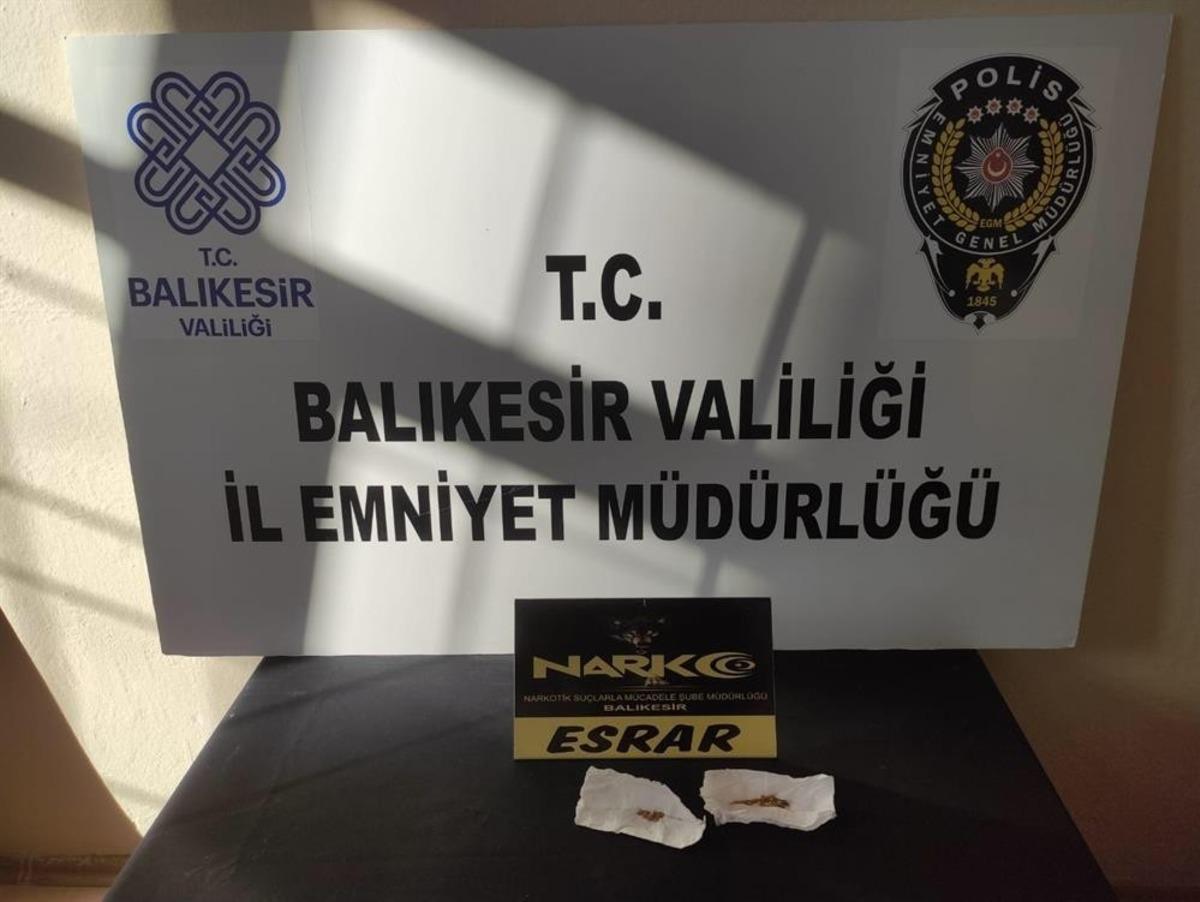 Balıkesir&rsquo;de polisten 15 şahsa uyuşturucu operasyonu