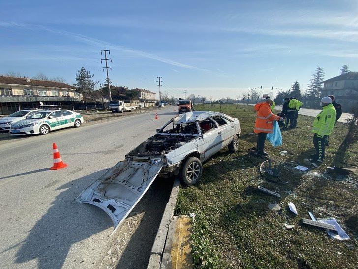 Balık tutmaya giden sürücünün aracı takla attı: 2 yaralı G4