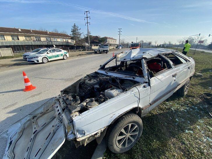 Balık tutmaya giden sürücünün aracı takla attı: 2 yaralı G5