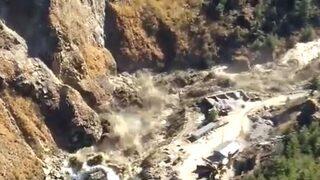 Hindistan'da nehre düşen buzul sele neden oldu