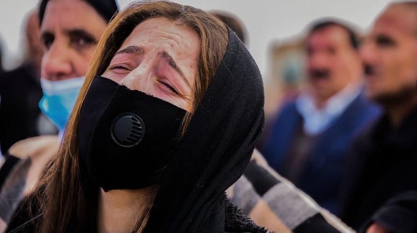 Iraq'ta Ezidi toplumu IŞİD katliamlarında öldürülen 104 kurbanı toprağa verdi