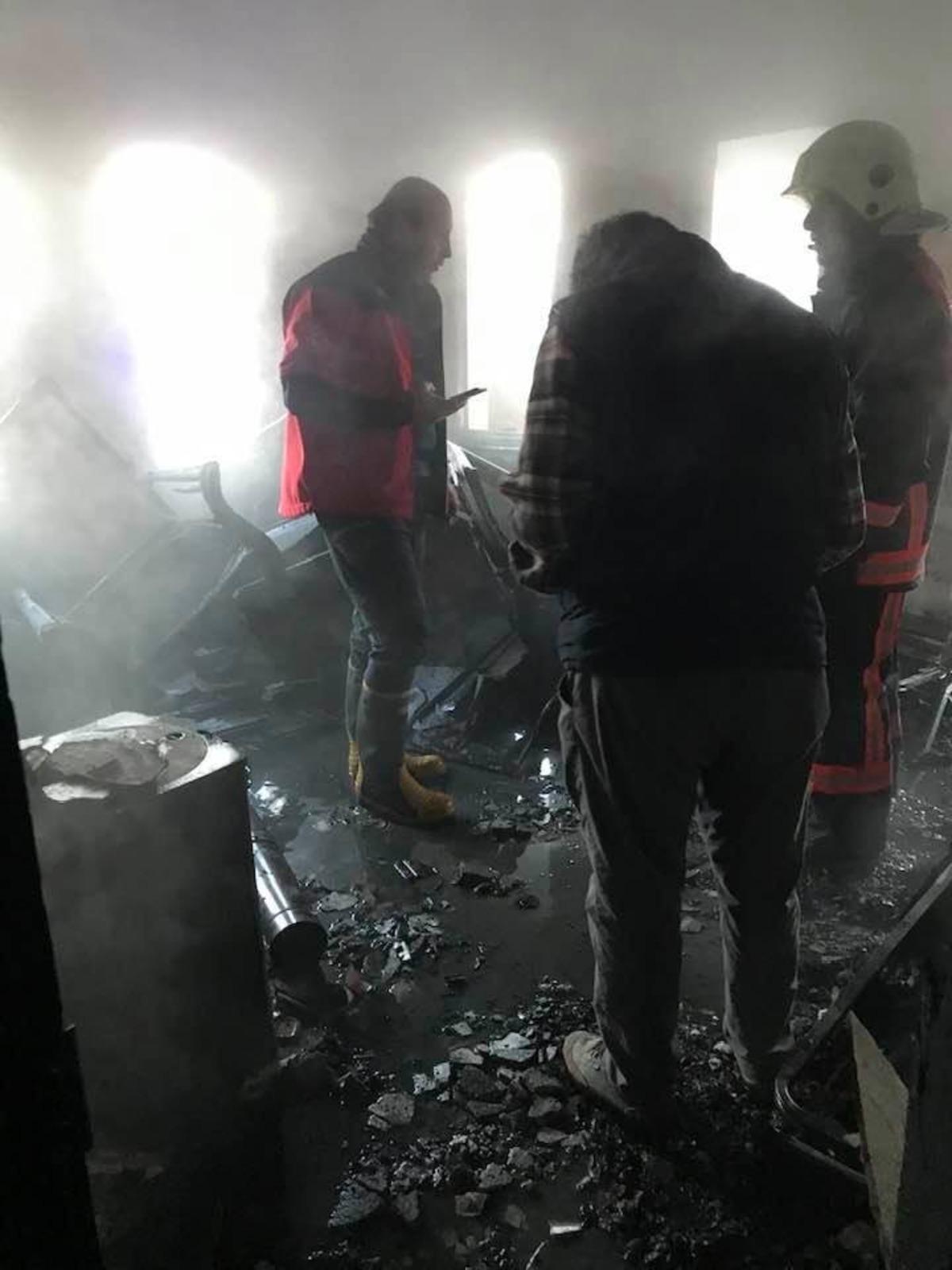 &Uuml;&ccedil; kişilik ailenin yaşadığı evde yangın &ccedil;ıktı