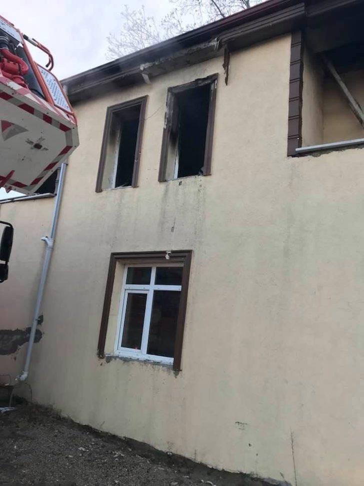 Üç kişilik ailenin yaşadığı evde yangın çıktı G2