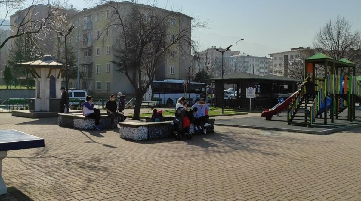 G&uuml;neşi g&ouml;ren Bursalılar kısıtlamayı unuttu