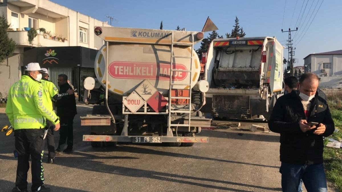 Yakıt tankeri &ccedil;&ouml;p kamyonuna &ccedil;arptı, temizlik iş&ccedil;isi hayatını kaybetti