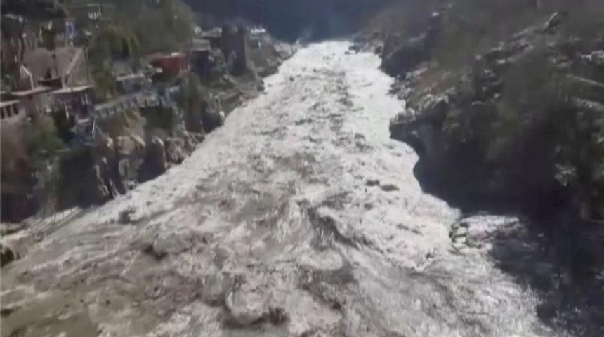 Hindistan: Buzul barajı yıktı, 150 dolayında kişinin selde ölmüş olmasından korkuluyor